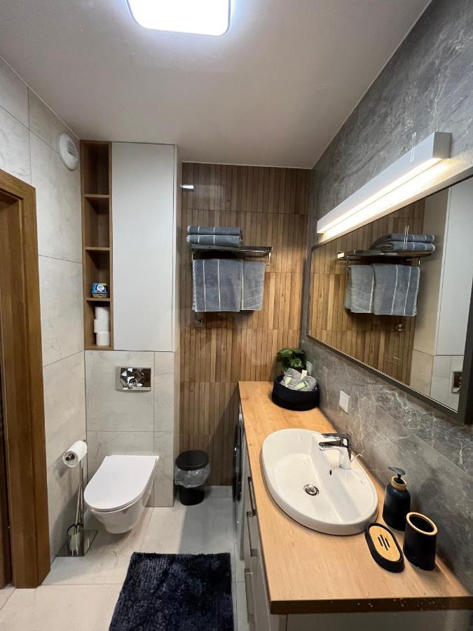 45 Apartment *